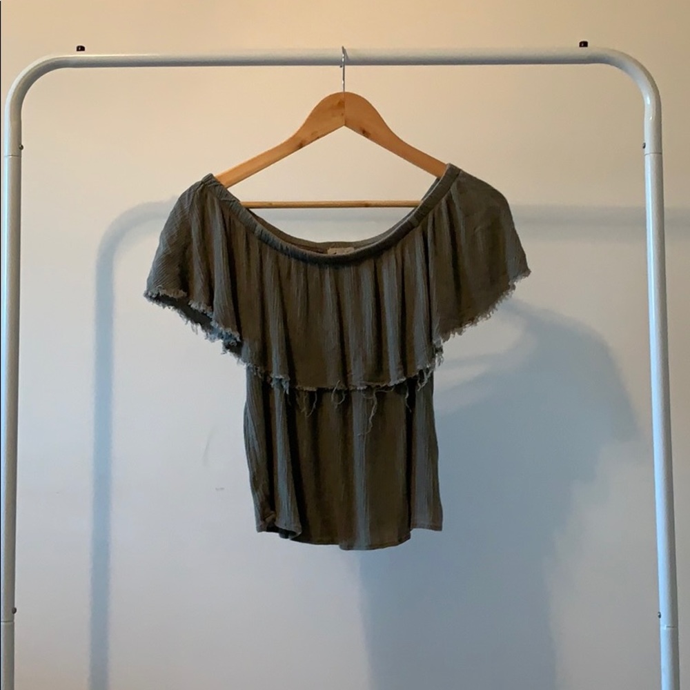 Ecote off the shoulder flowy top